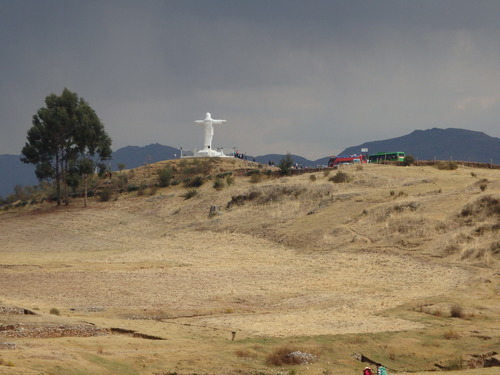 We are now on the other side (east) of the Jesus Statue.